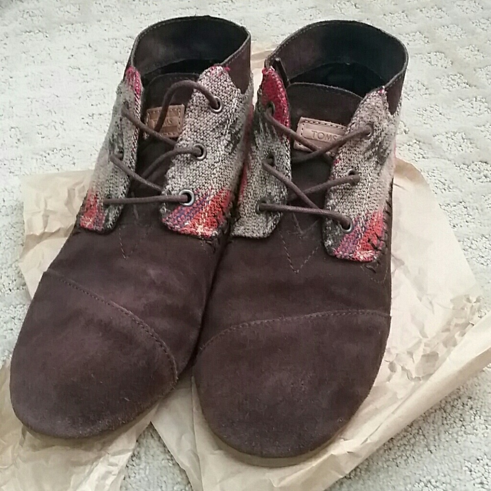 Toms brown suede booties